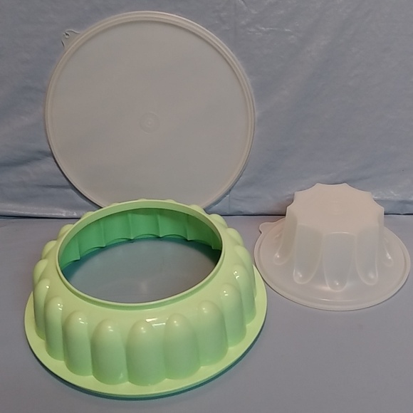 Vintage Tupperware Jell-O Mold Ice Ring Mold Mint Green 70s Retro Jel-Ring - Picture 3 of 3